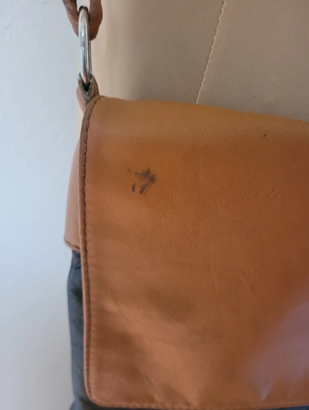 Vera Pelle Tan and Black Leather Crossbody Shoulder Bag - Picture 3 of 7
